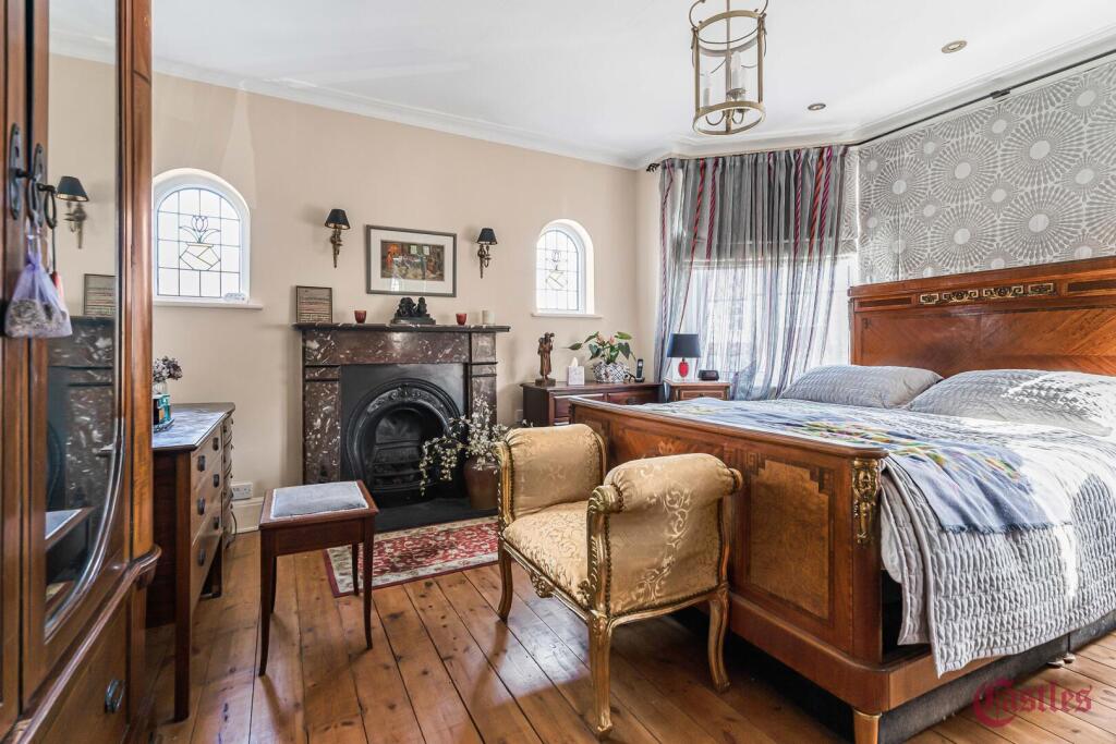 Woodfield Way, N11 photo 4