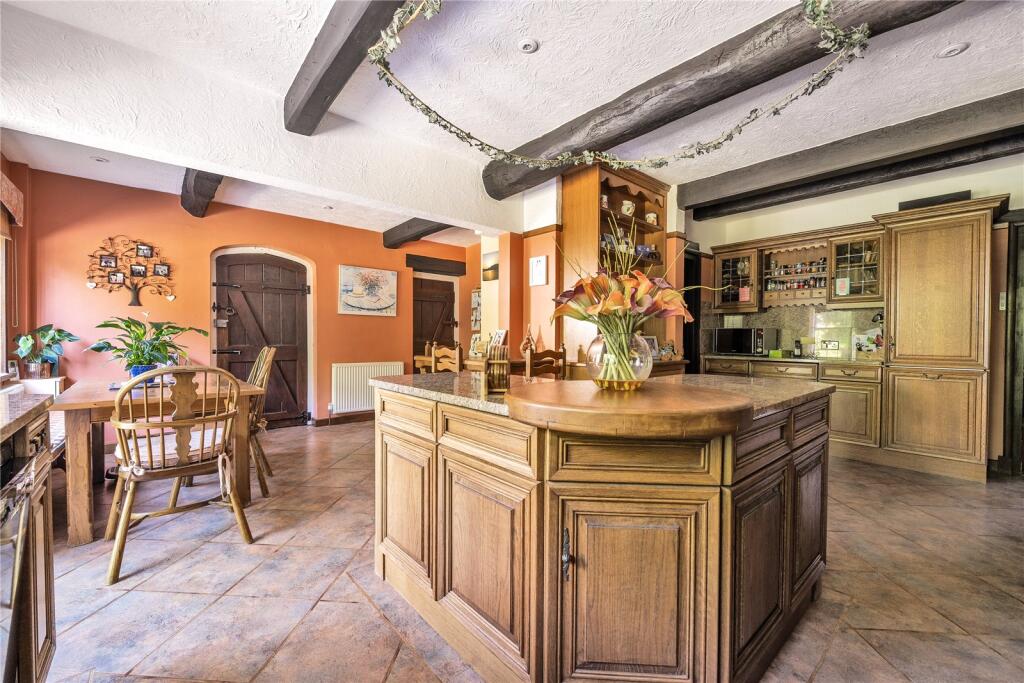 Carrick Lane, Yateley, Hampshire, GU46 photo 4