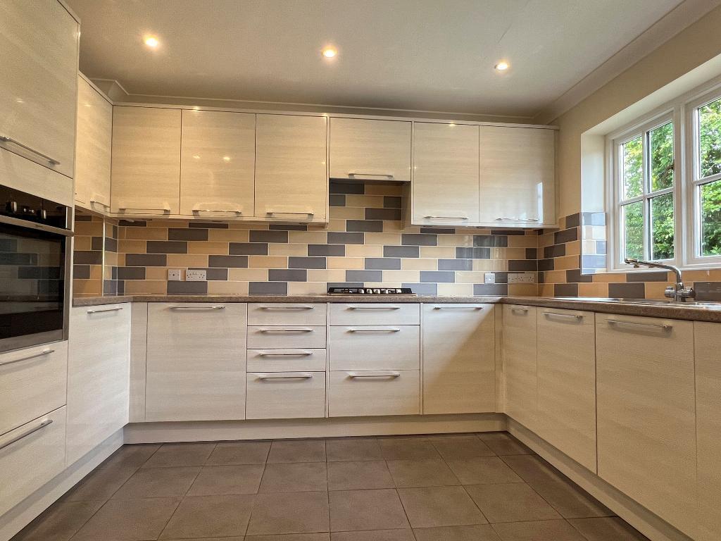 Twittenside, Penfold Way, Steyning, West Sussex, BN44 3TW photo 3