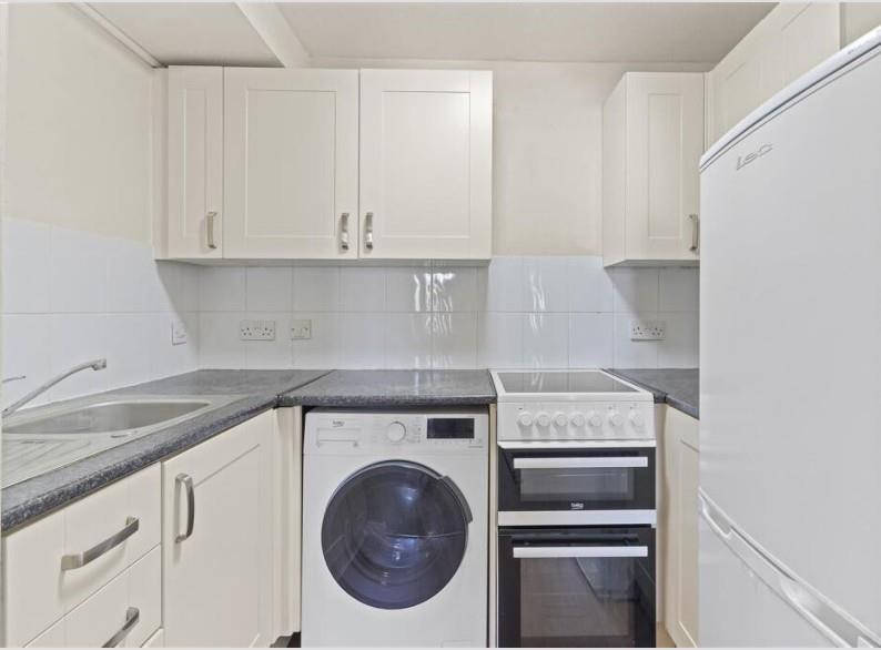 Apartment in Eastbourne, Seaside, Roselands - View 2