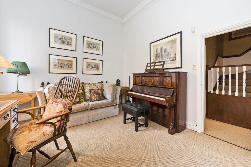4 bedroom maisonette for rent