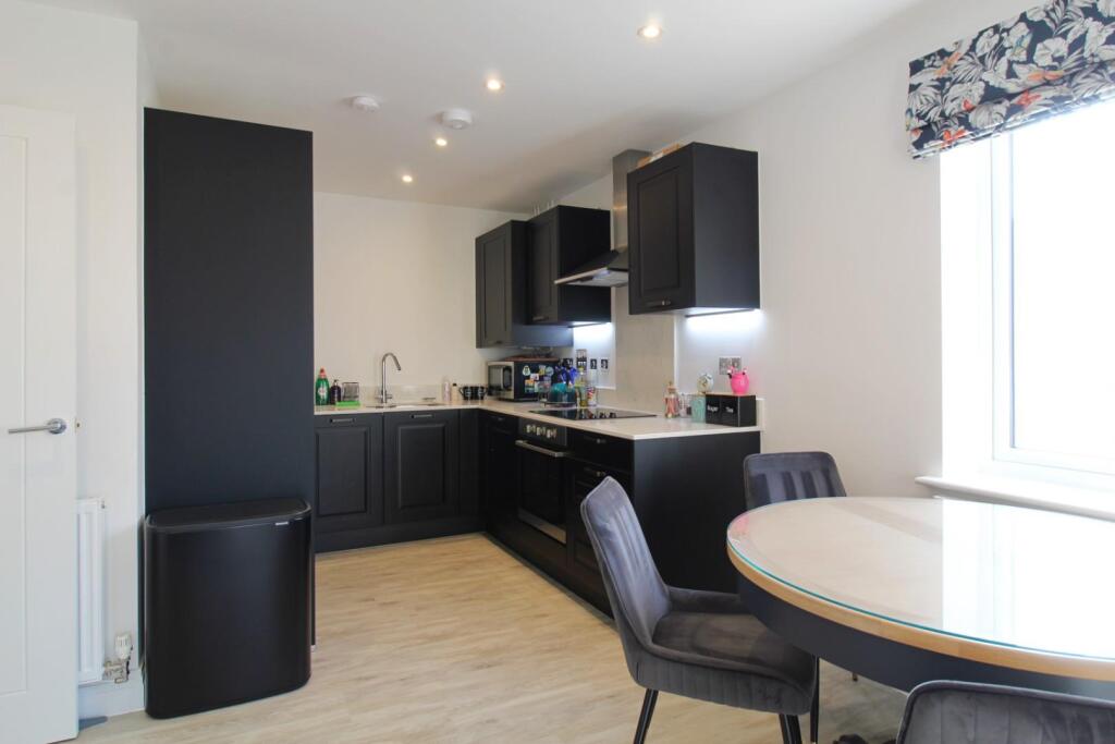 Wyre Crescent, St Neots photo 3