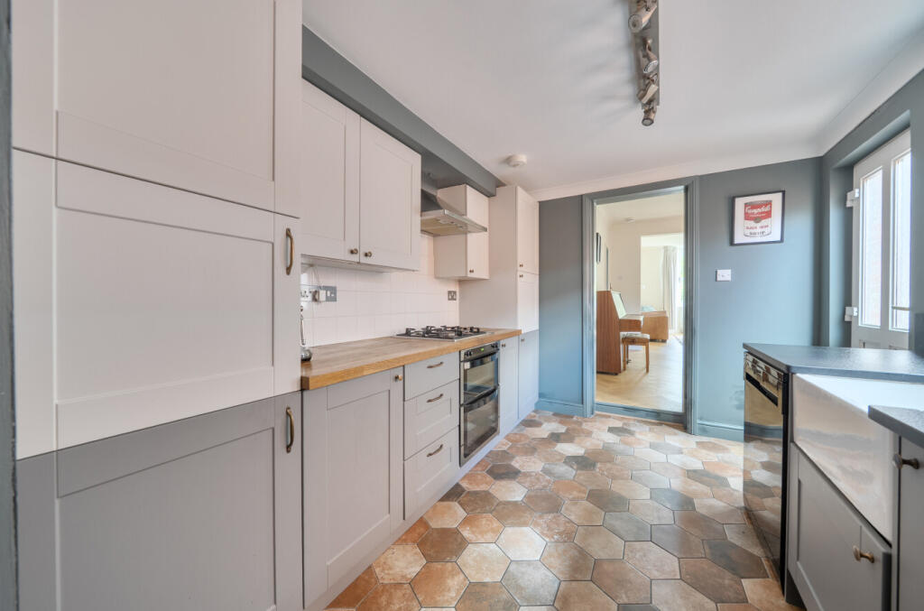 House in Southampton - More