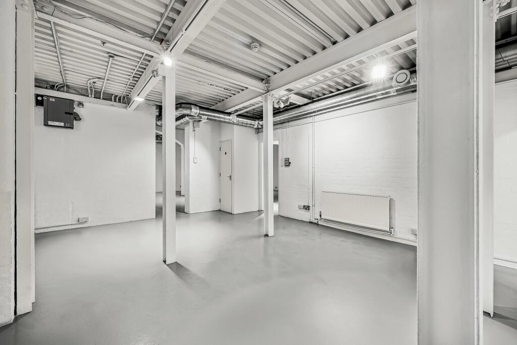 OFFICE 11.jpg