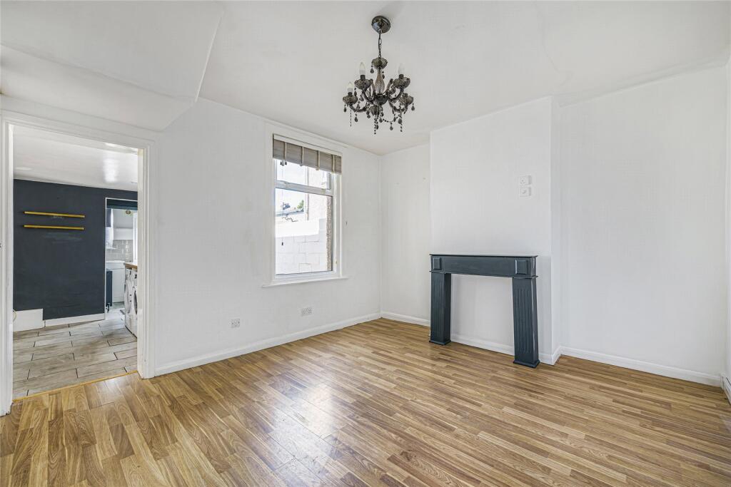 Stanhope Road, Swanscombe, Kent, DA10 photo 3