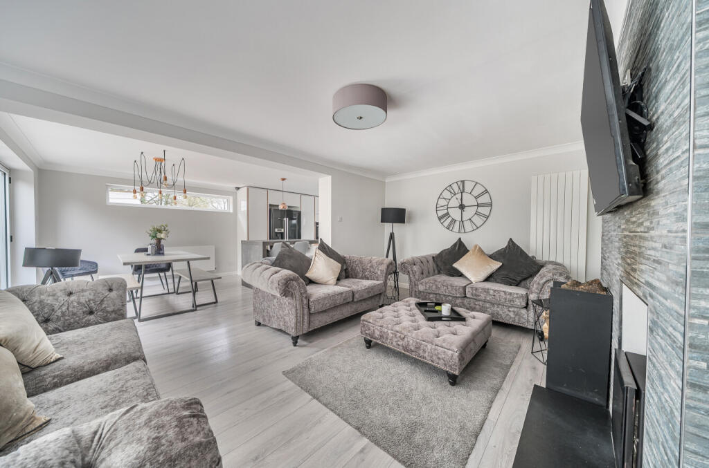 Holly Hill, Bassett, Southampton, Hampshire, SO16 photo 2