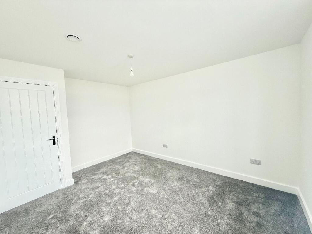 Apartment in Southend-on-Sea - View 4