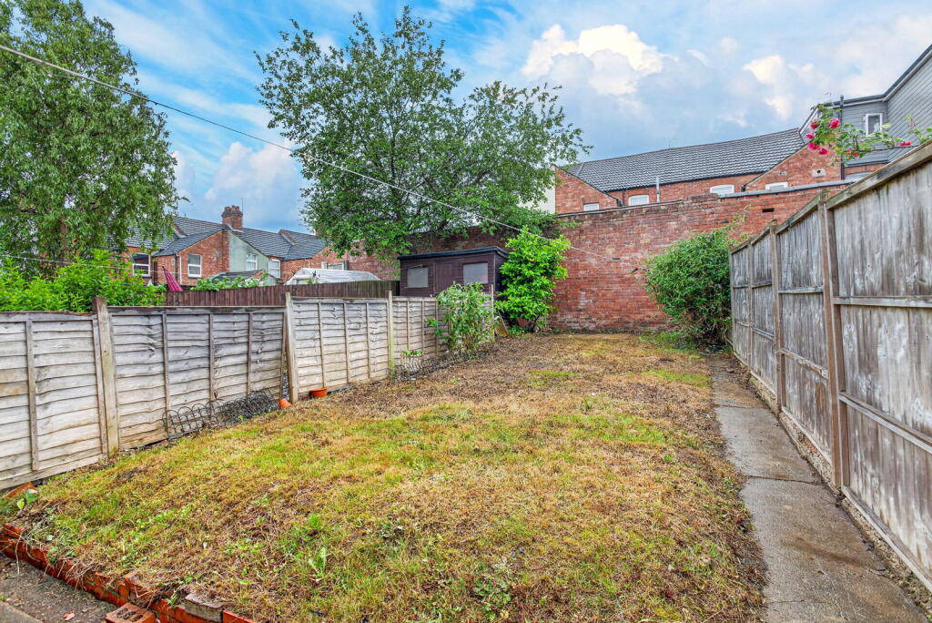 House in Kettering, North Northamptonshire - View 2