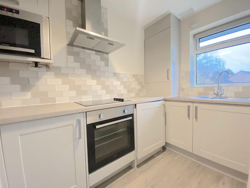 9 Pendinas Drive, Codsall WV8 1JS photo 4