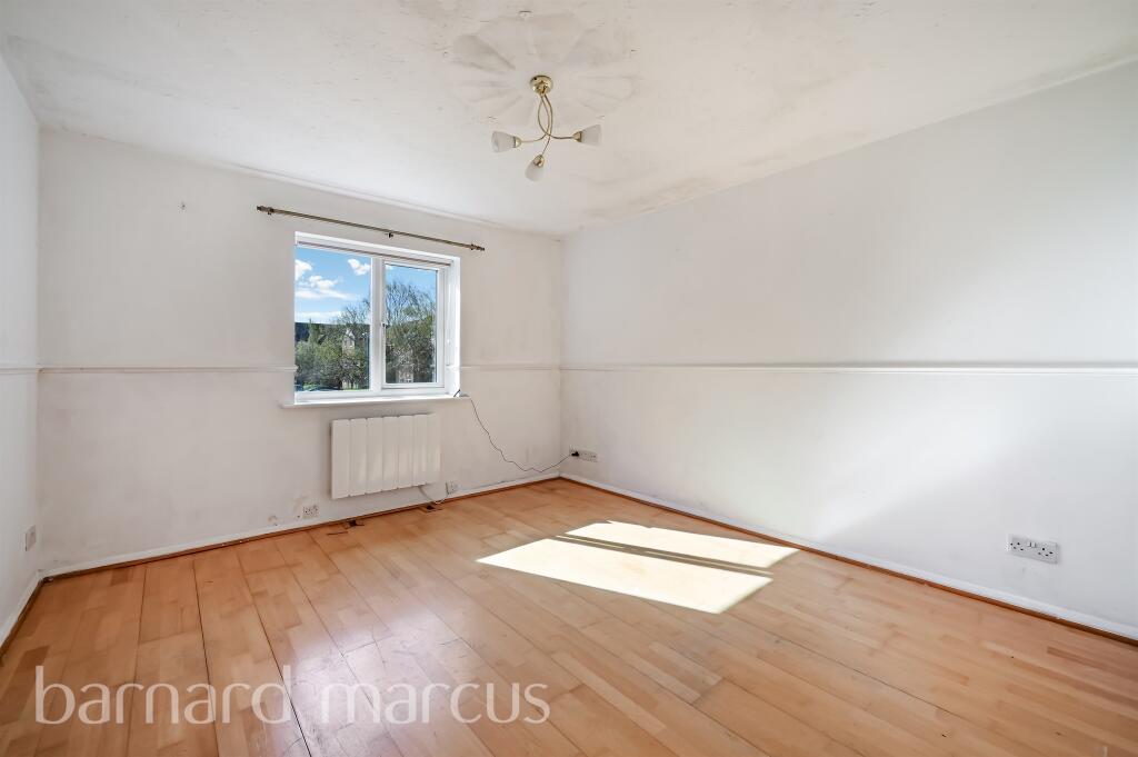 Apartment in Sutton - View 4