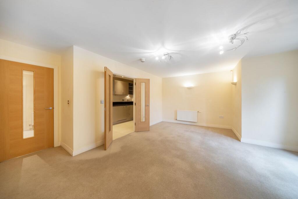 Apartment in Southall - More