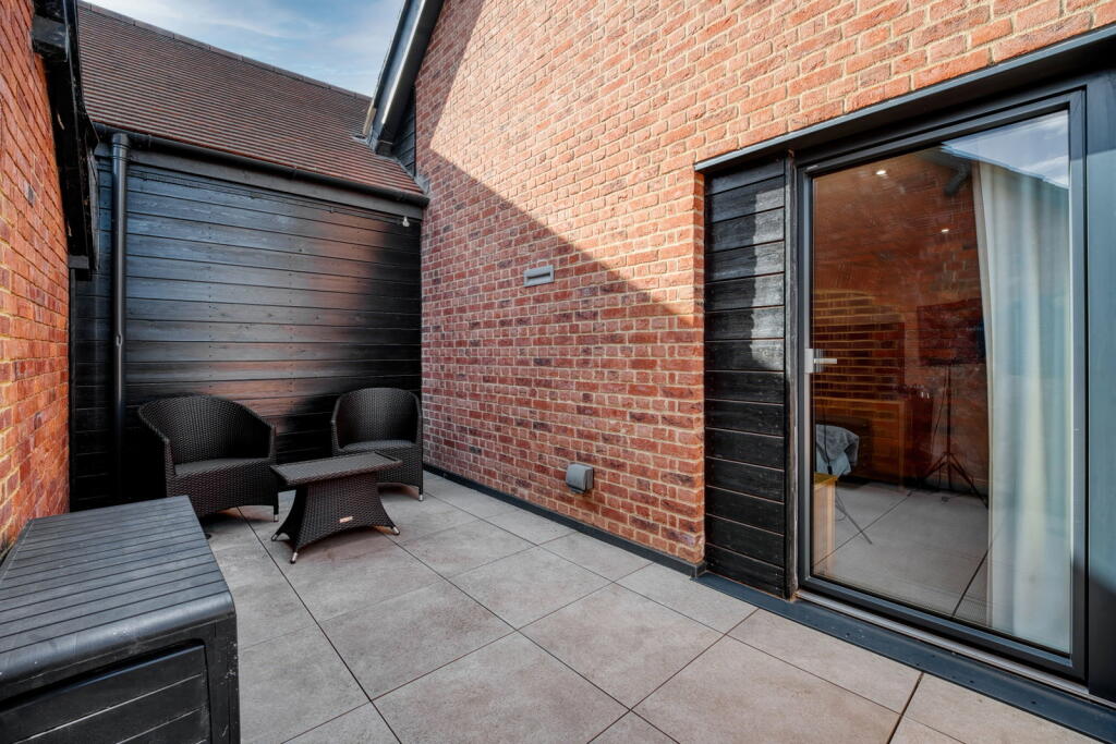 Apartment in Reading - View 5