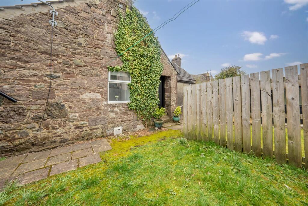 2-bed flat on The Cross, Crieff, £147,950