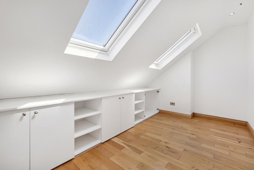 House in London, Perivale - More