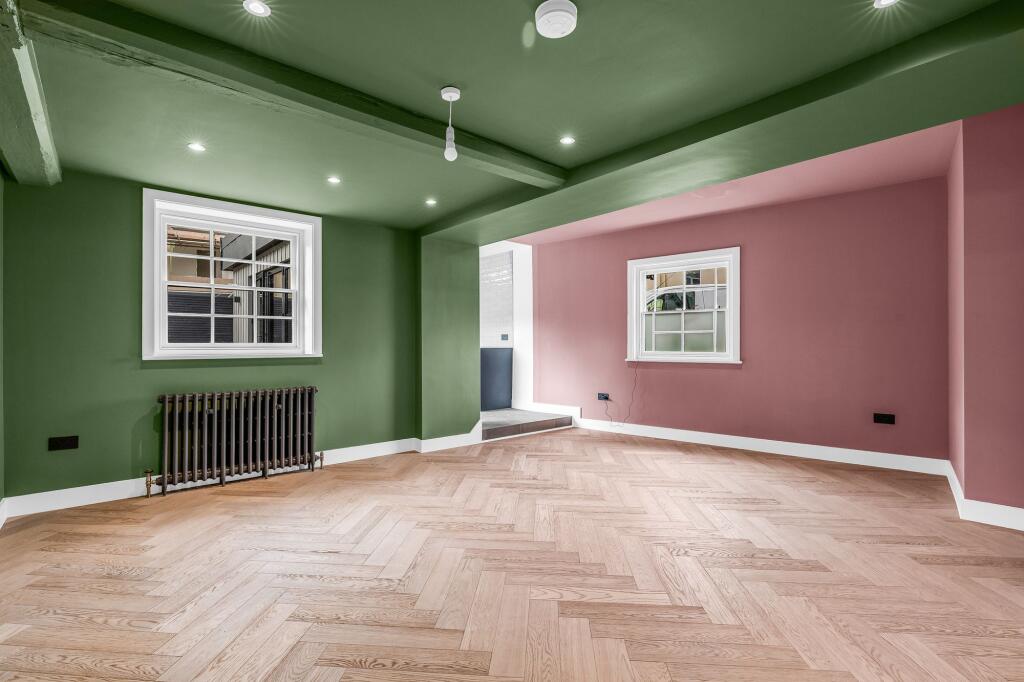 House in East Hertfordshire, Kings Hill, Ware - More