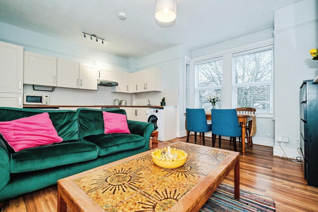 Apartment in Worthing, West Sussex - View 2