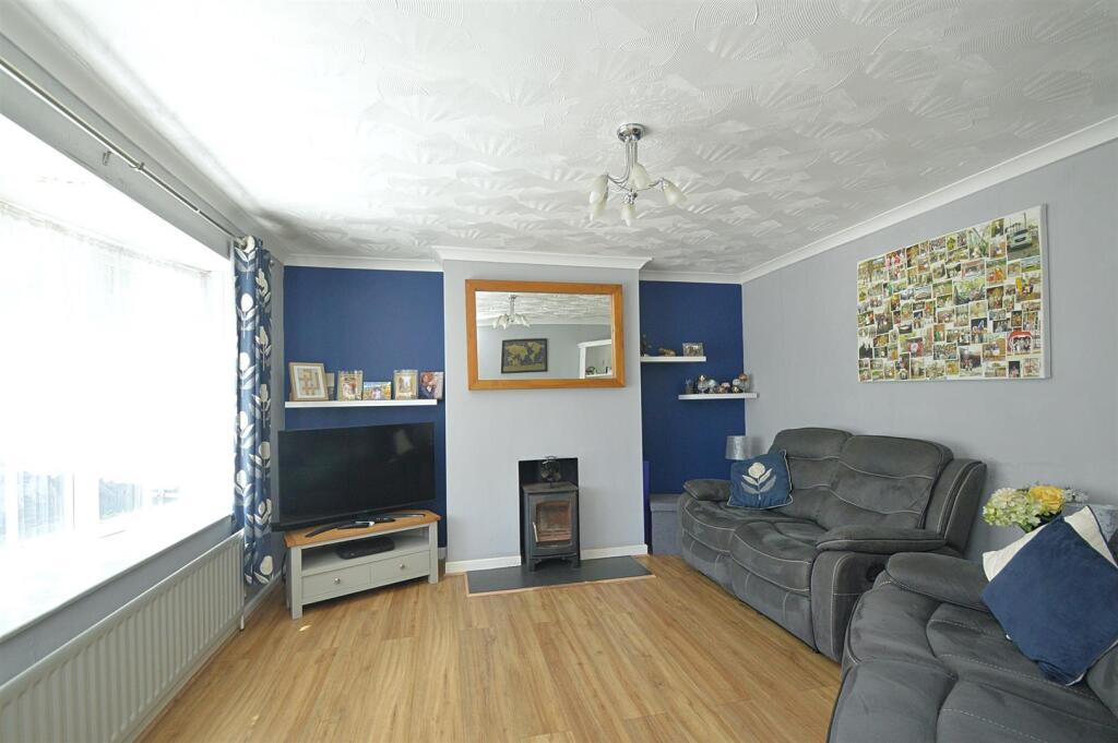 Ideal Family Home * Lake photo 3