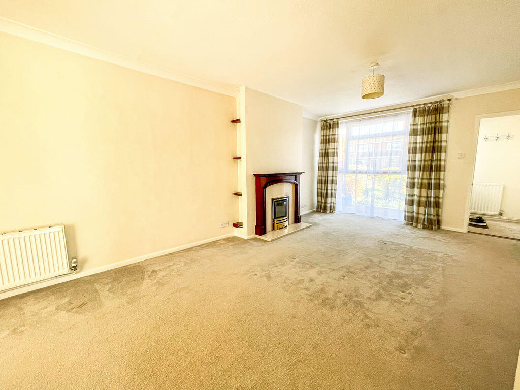 Barton Drive, Hedge End, SO30 photo 4