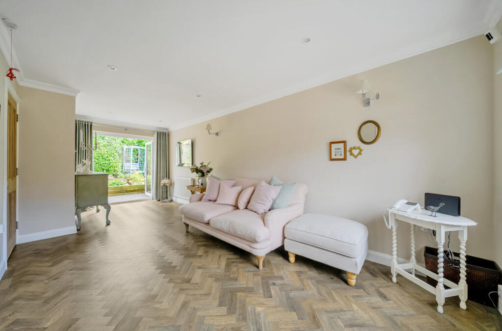 Fromow Gardens, Windlesham, Surrey, GU20 photo 2
