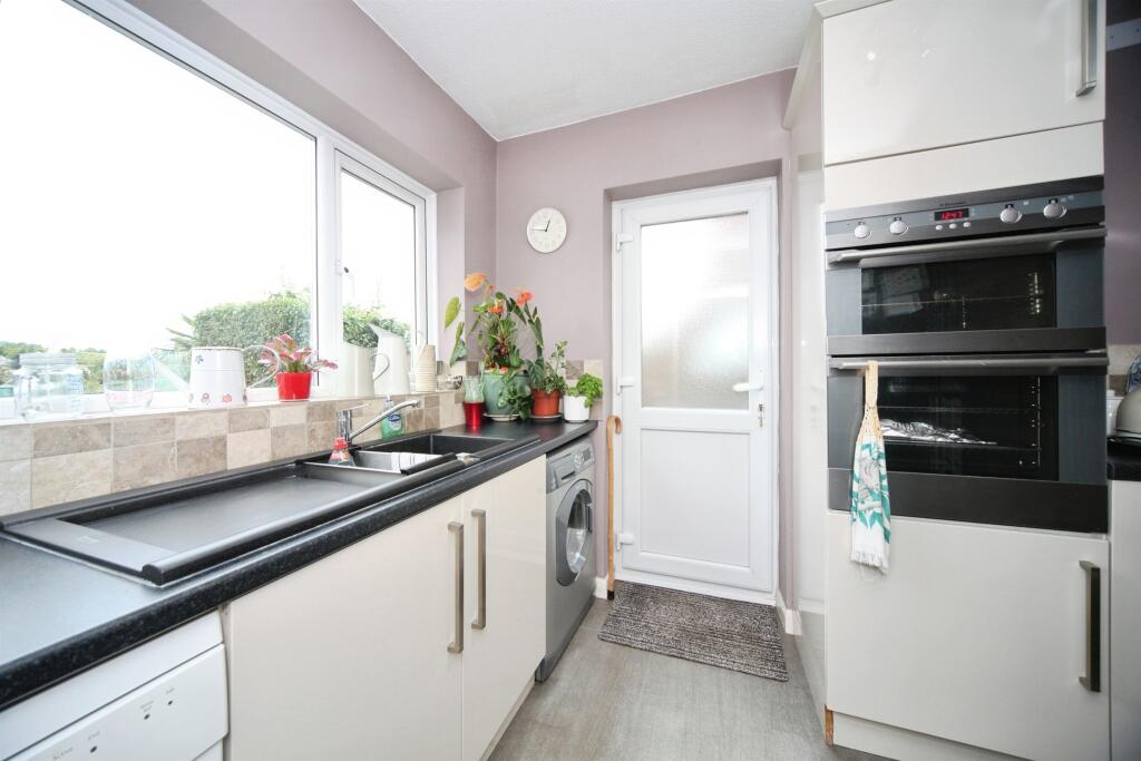 House in Dunstable, Central Bedfordshire - More