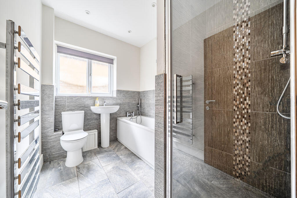 House in Milton Keynes, Denbigh East, Bletchley and Fenny Stratford - View 4
