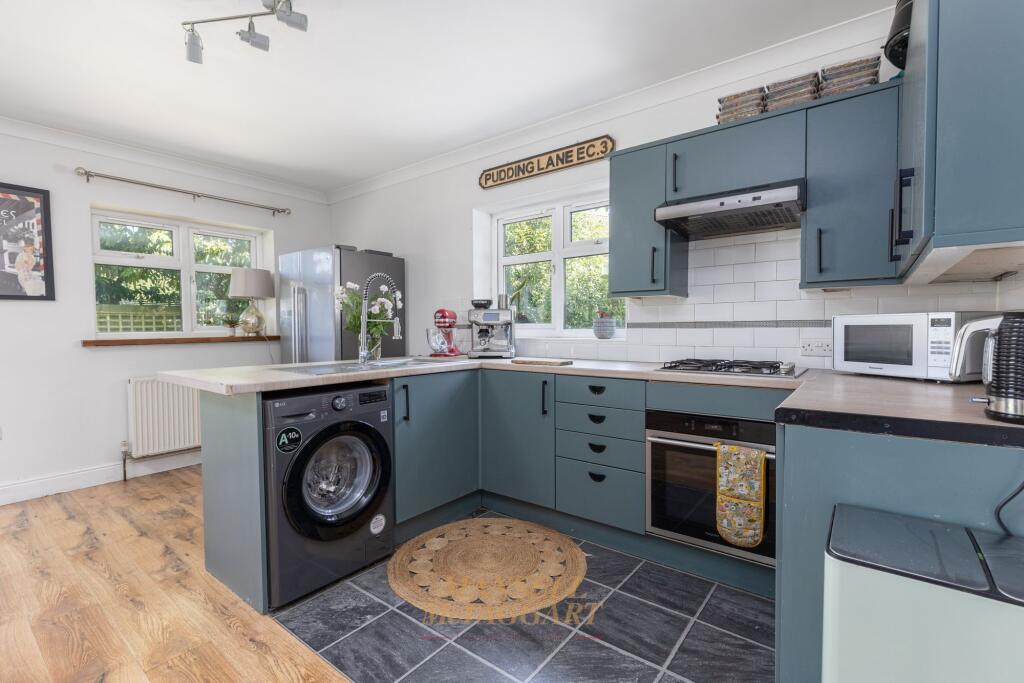 Horsham Road, Pease Pottage, RH11 photo 3