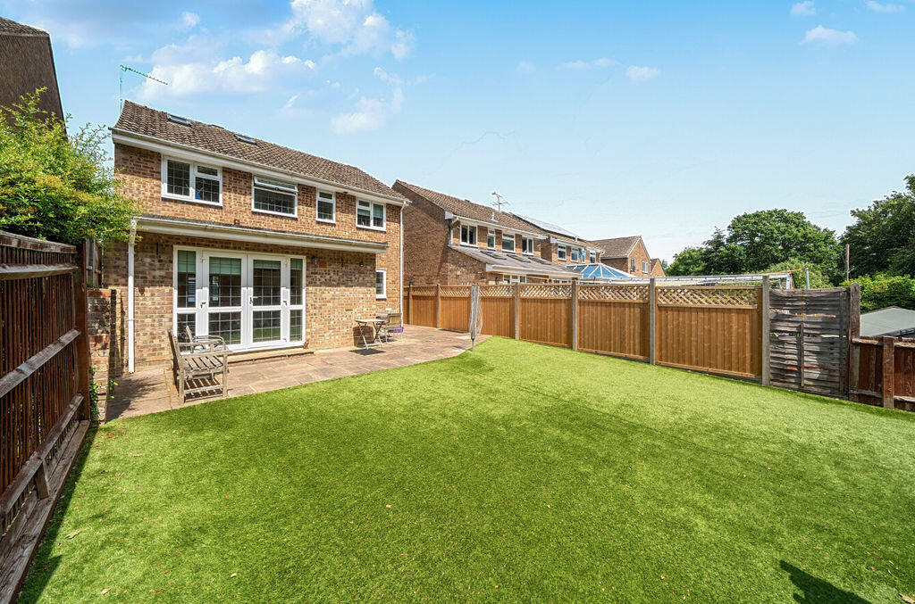 Scarletts Close Uckfield photo 2