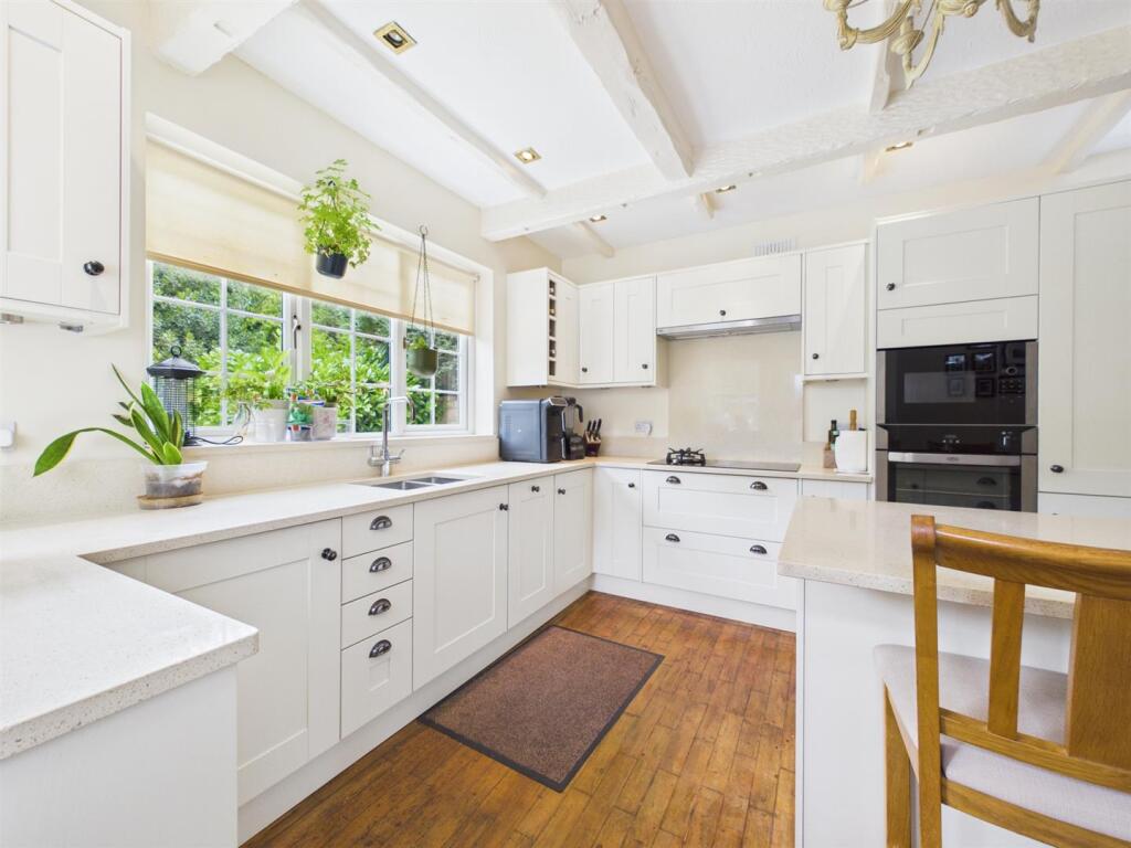 House in Croydon - View 4