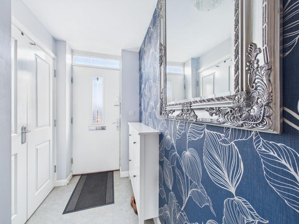 4 bedroom town house for sale in Breconshire Gardens, Basford, Nottingham, NG6 - More