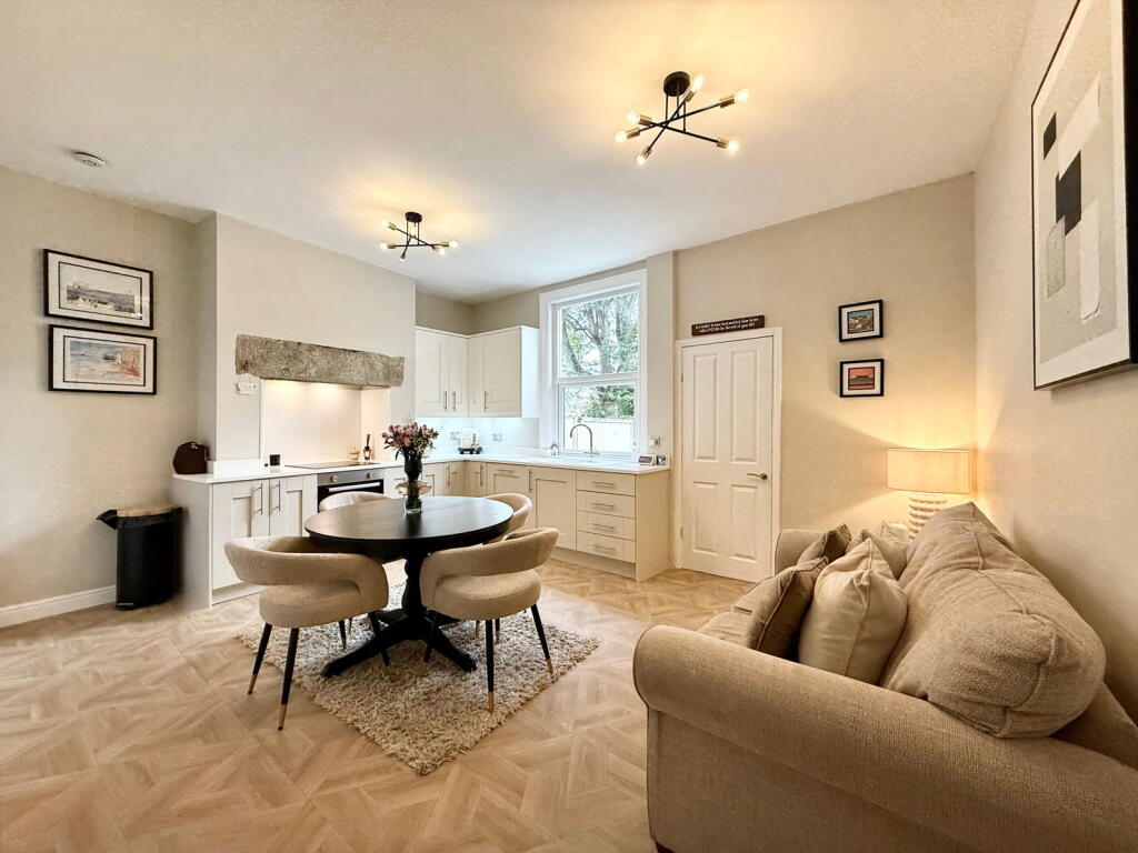 House in Leeds, Wetherby - More