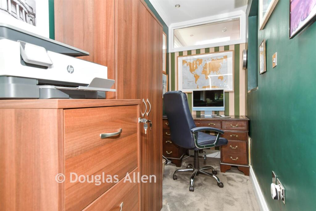 House in London, Higham Hill, Walthamstow - More
