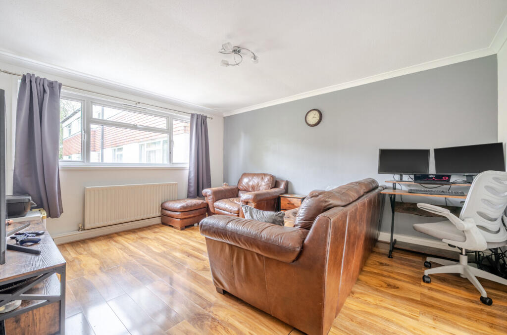 Apartment in Horsham, West Sussex - View 2