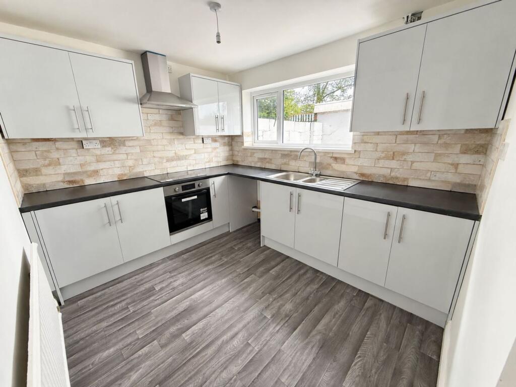 House in Newport - View 5