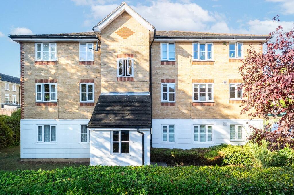 Studio flat on Chipstead Close, Sutton, Surrey, SM2, £175,000