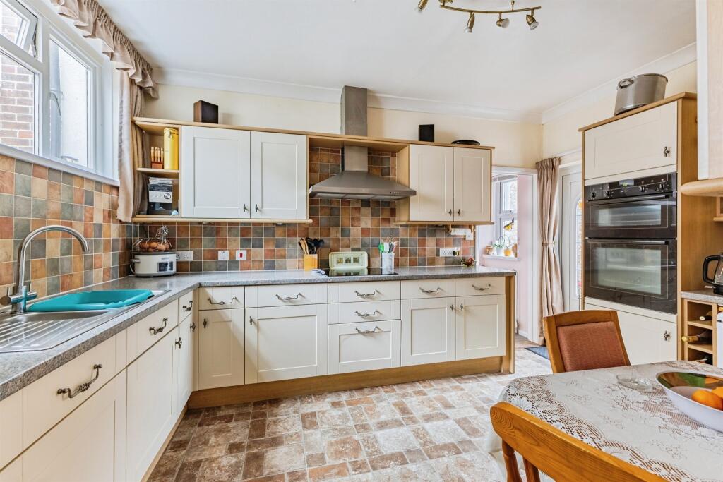 House in Torquay, Torbay - View 3