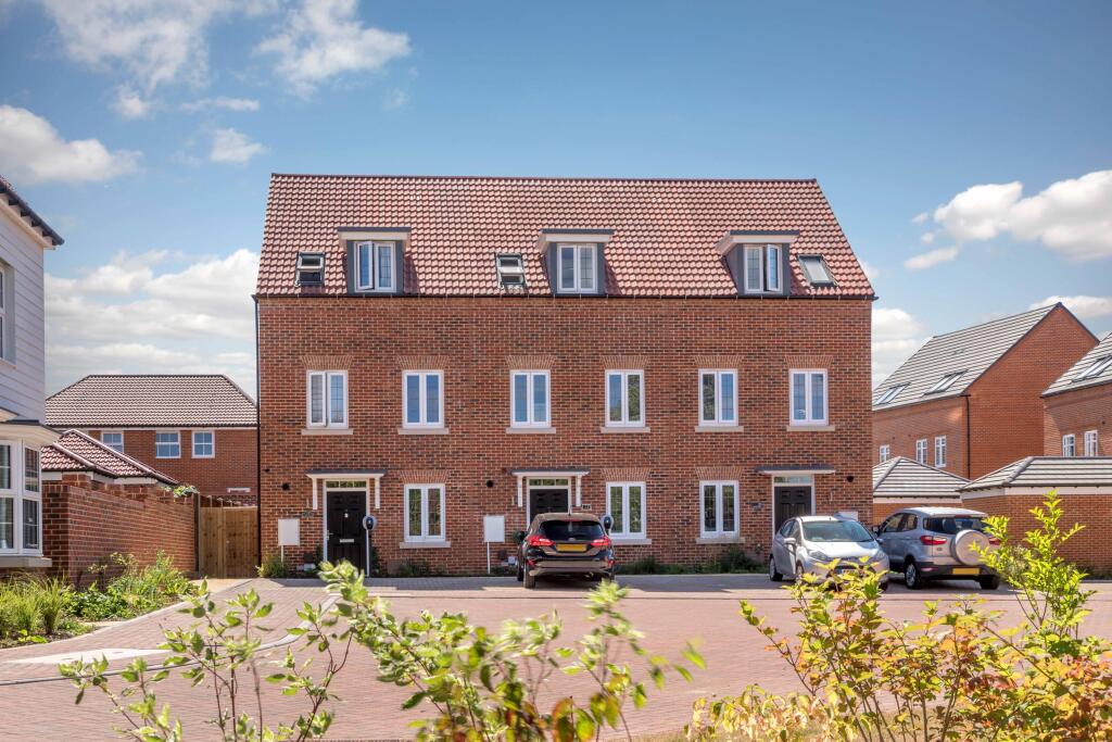 Main image of property: St Laurence Avenue,
Aylesford,
Maidstone,
Kent,
ME16 0ZP

