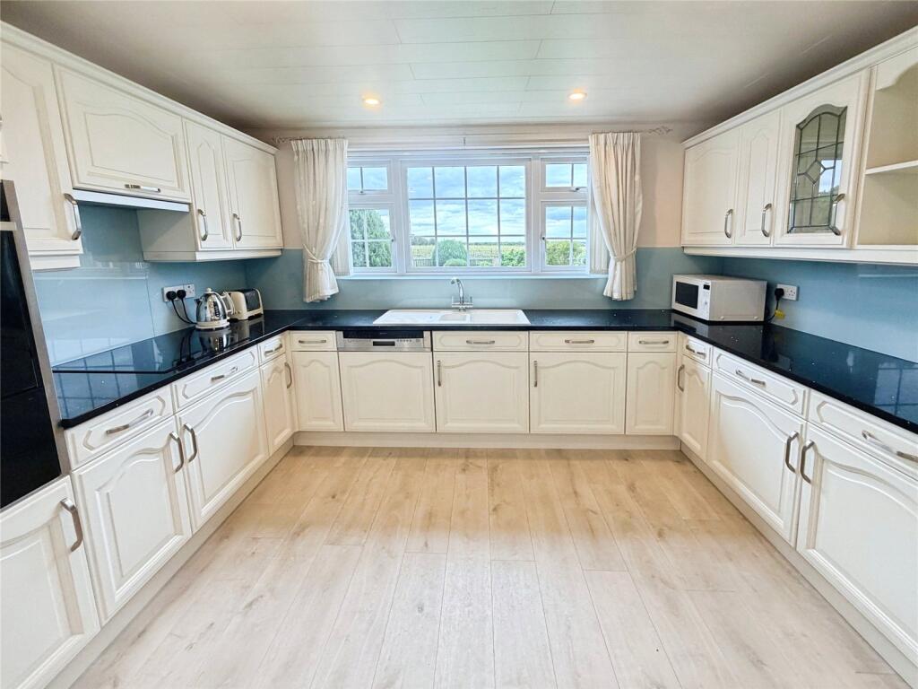 House in Doncaster, Loversall - View 4