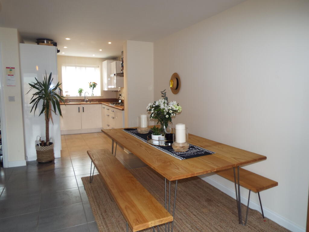 House in Milton Keynes, Bedford - View 4