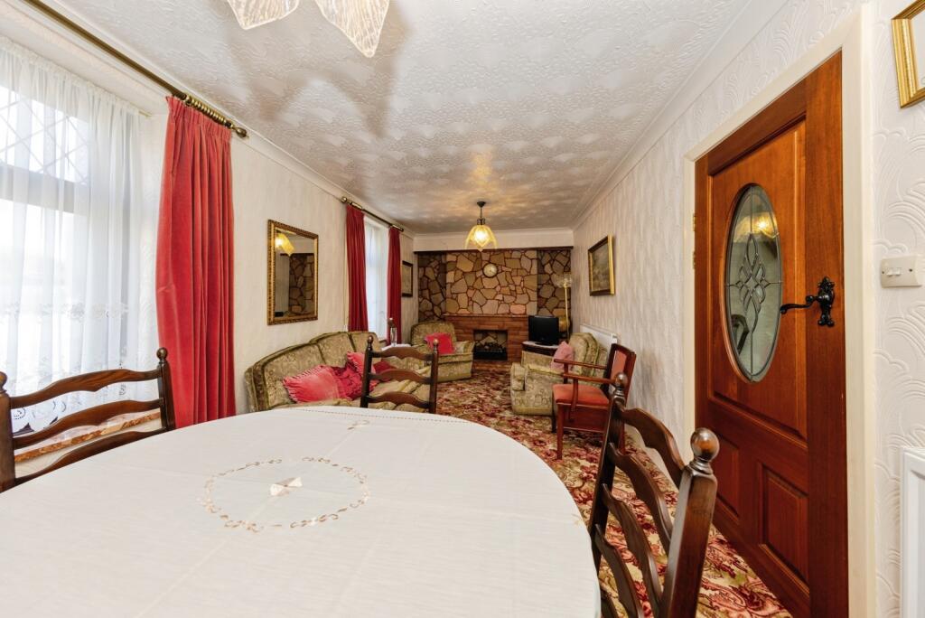 House in Dafen, Pemberton, Llanelli Rural - More
