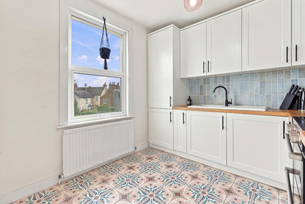 Apartment in Southend-on-Sea, Leigh-on-Sea - More