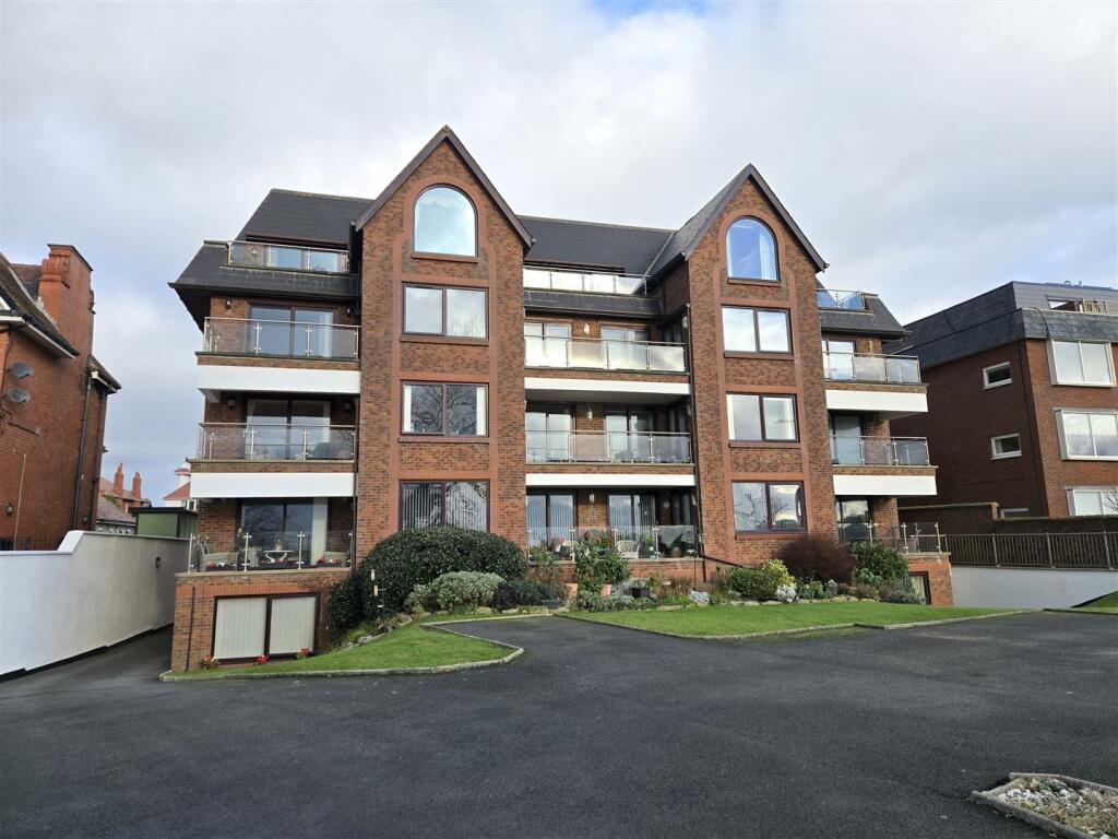 2-bed flat on Grannys Bay, Inner Promenade, Fairhaven, Lytham St Annes, £465,000