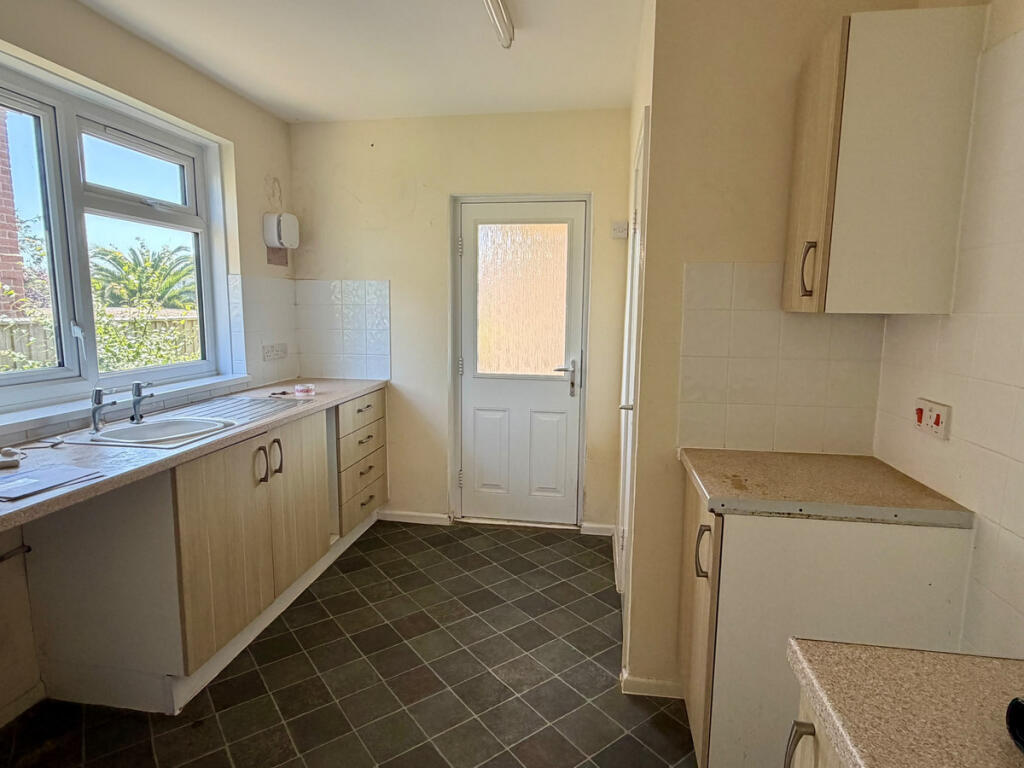 Dawlish Crescent, Weymouth, DT4 9 photo 3