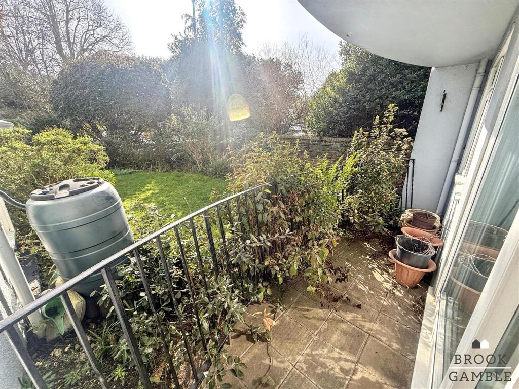 Apartment in Eastbourne, Little Chelsea, Meads - View 3