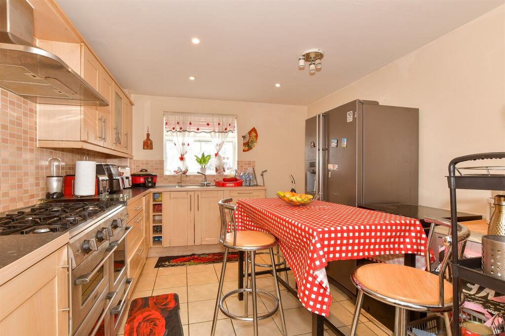Trona Court, Sittingbourne, Kent photo 2