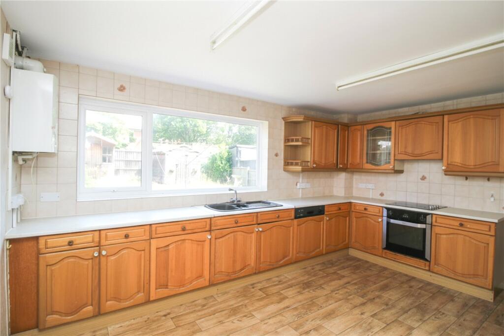 Whitehouse Meadows, Leigh-on-Sea, Essex, SS9 photo 2