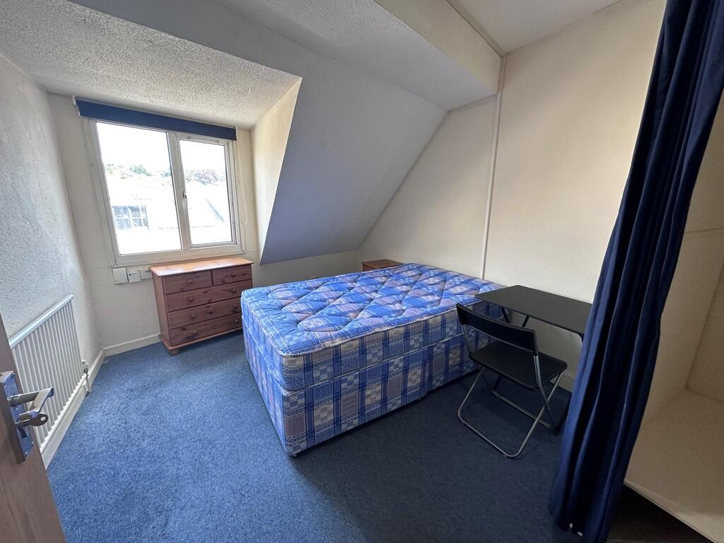 6 bedroom maisonette for rent