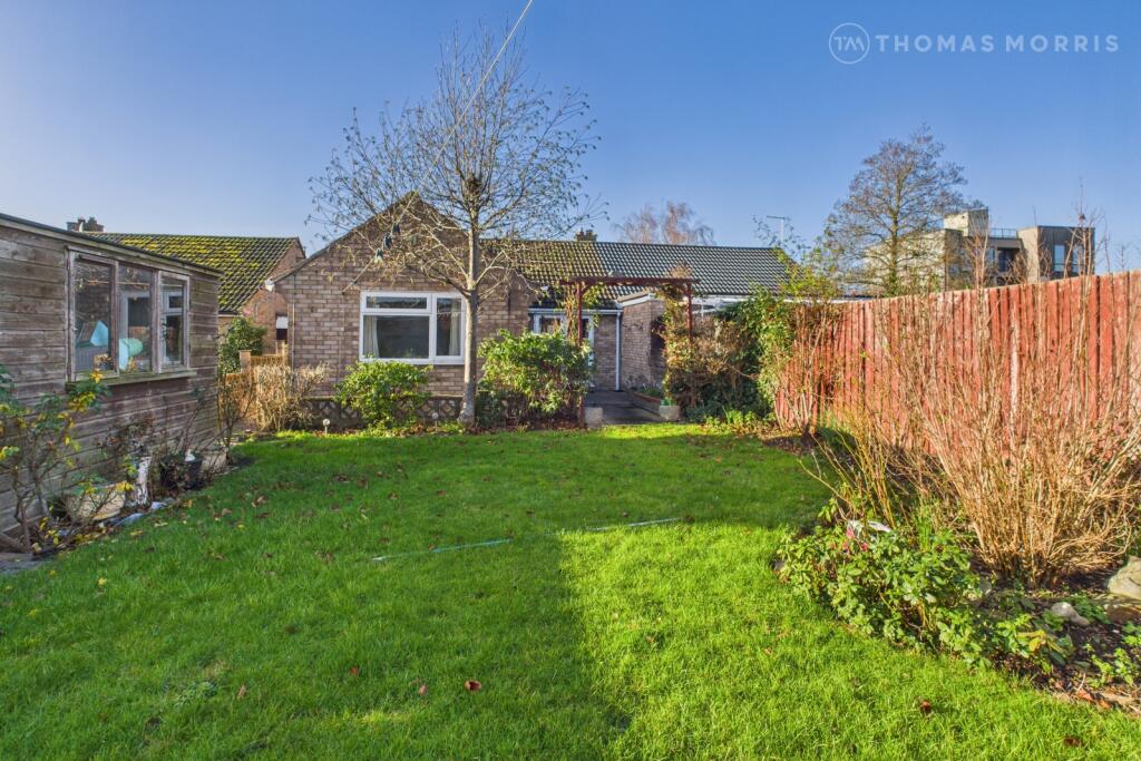 3-bed bungalow on Greenfields, St. Neots, Cambridgeshire, PE19, £350,000