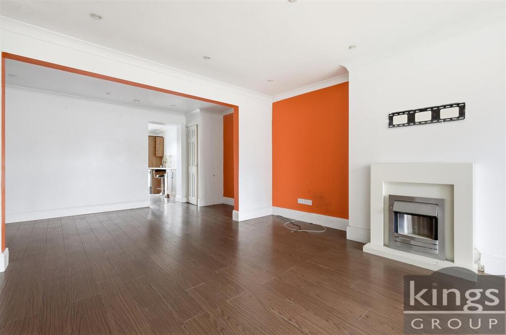 House in Waltham Cross, Cheshunt - View 5