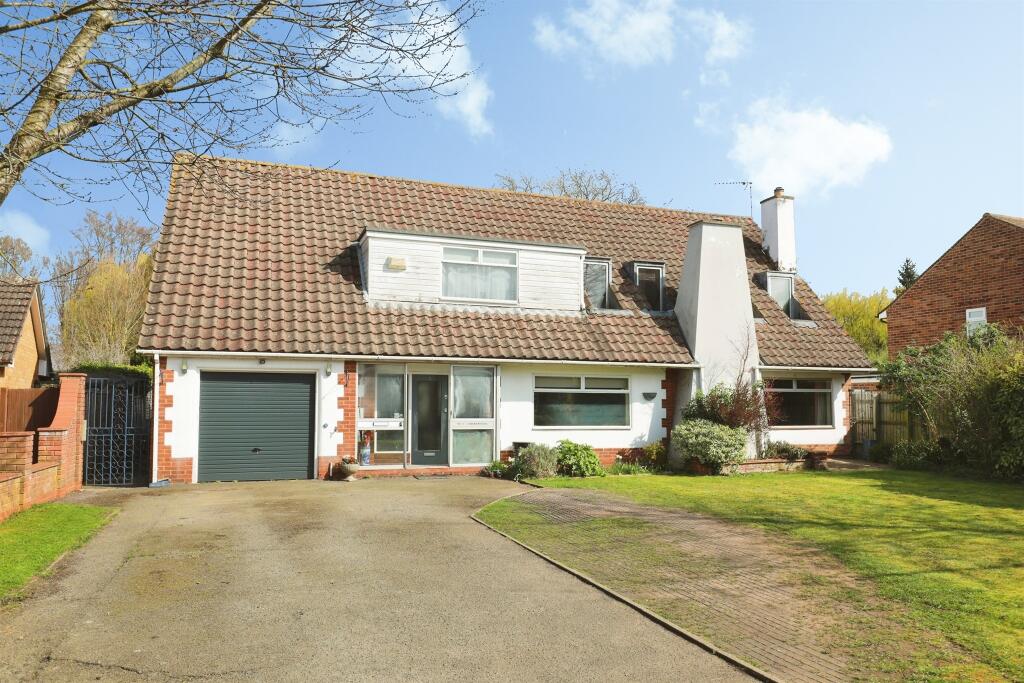 Main image of property: Mountford Close, Wellesbourne, Warwick