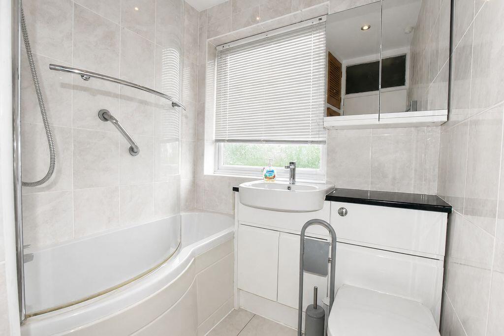 House in Harrow - View 5